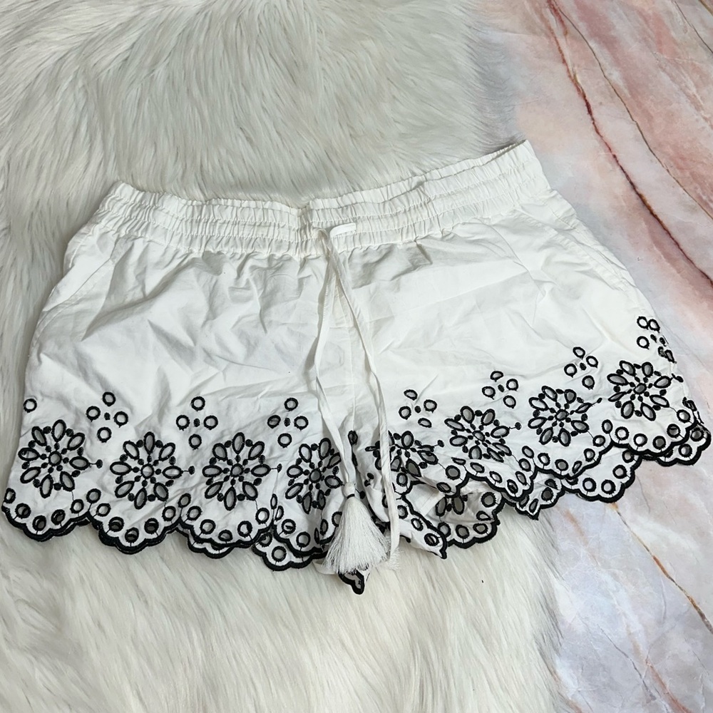 Vineyard Vines White Eyelet Floral Trim Shorts